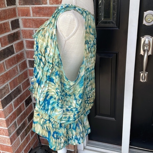 Ana Sleeveless Watercolor Top‎ - Picture 8 of 10